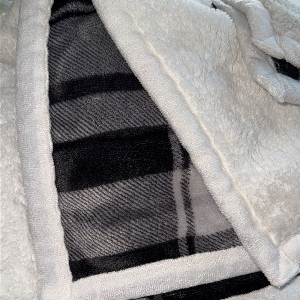 Cuddl Duds Plush Sherpa Throw Blanket, Gray Plaid 56x46inch